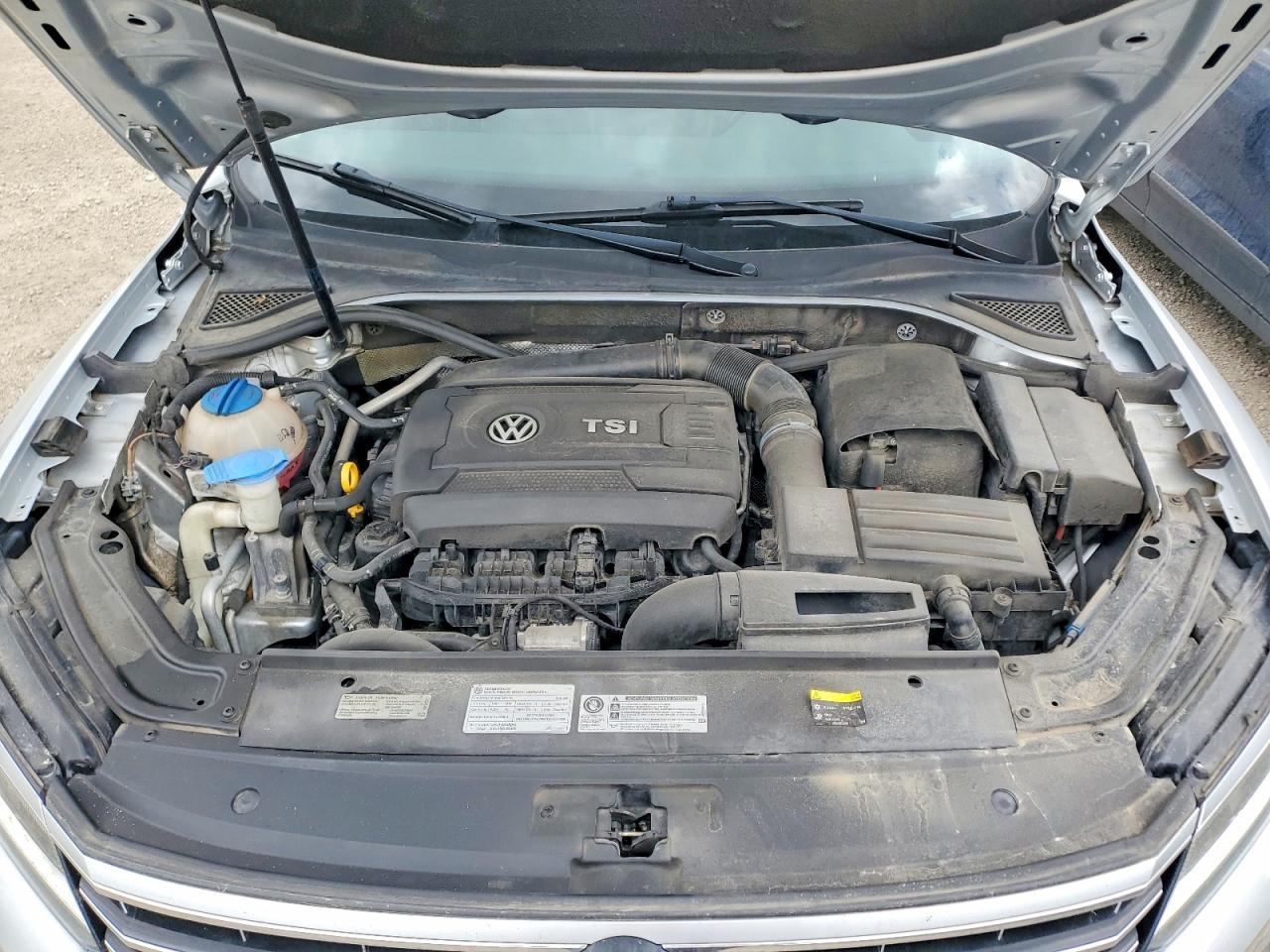 2016 VOLKSWAGEN Passat