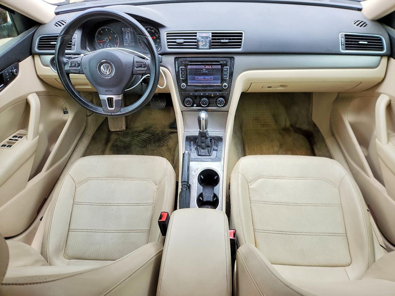 2014 VOLKSWAGEN Passat