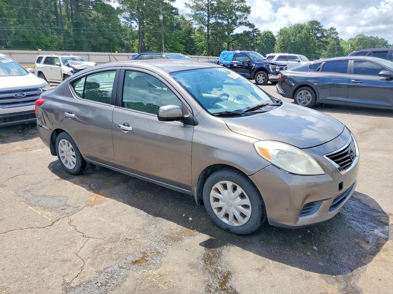 2013 NISSAN VERSA