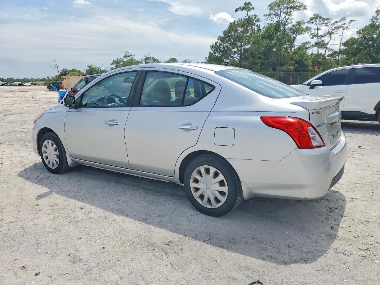 2017 NISSAN VERSA