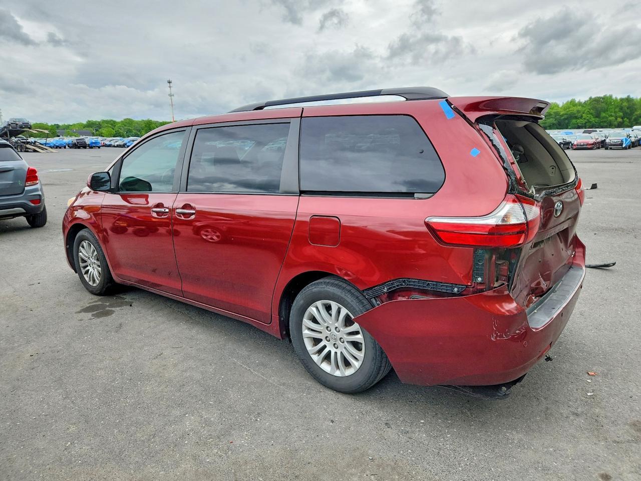 2016 TOYOTA SIENNA