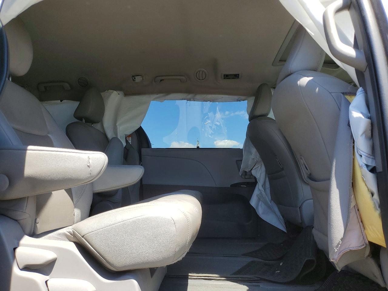 2017 TOYOTA SIENNA