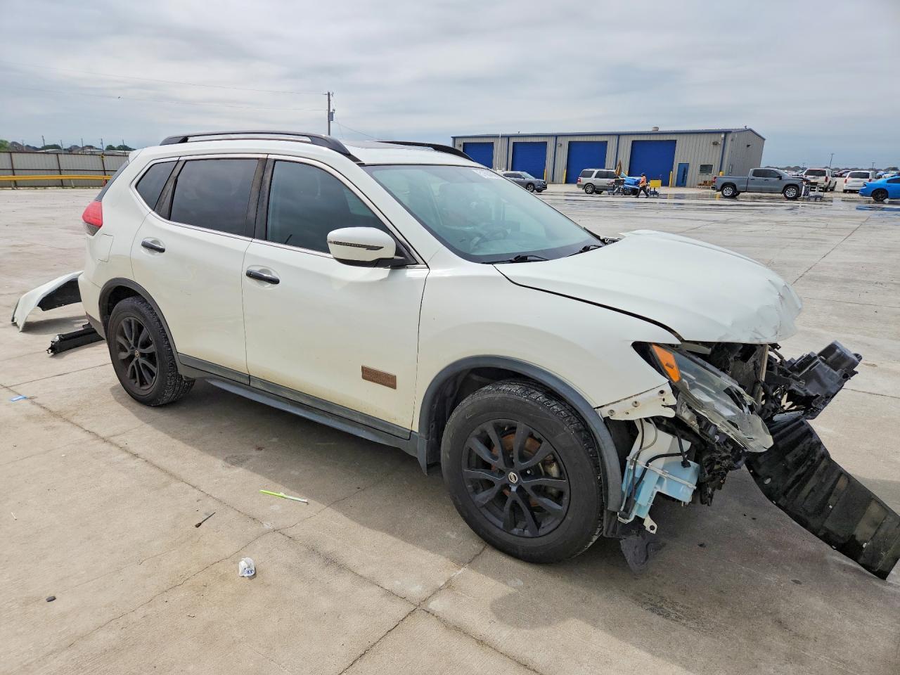 2017 NISSAN ROGUE