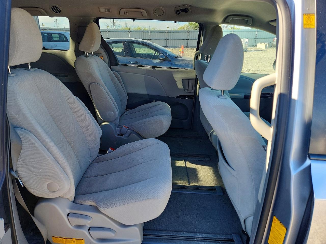 2011 TOYOTA SIENNA