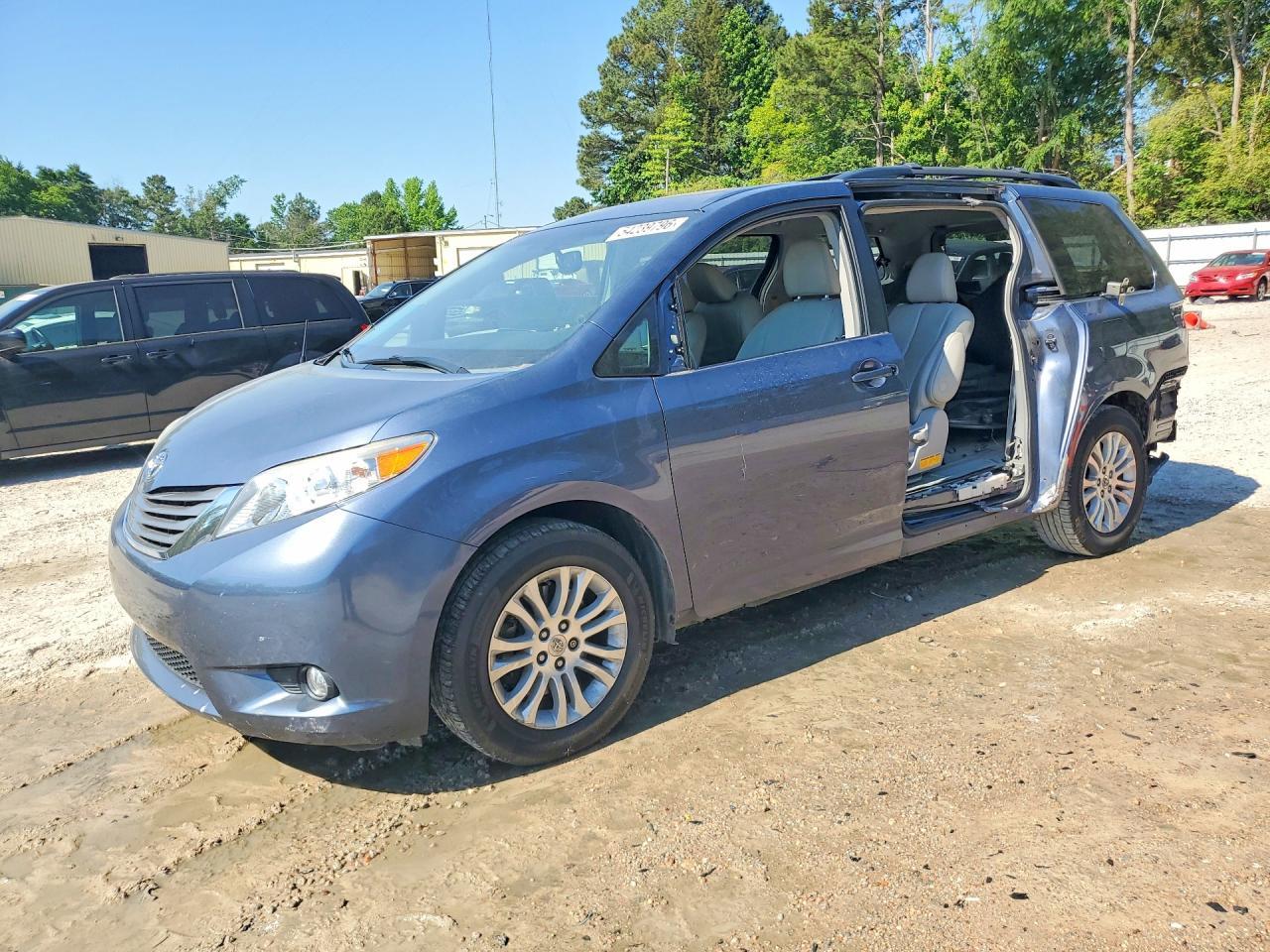 2014 TOYOTA SIENNA
