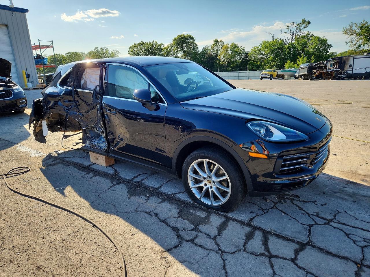 2020 PORSCHE CAYENNE