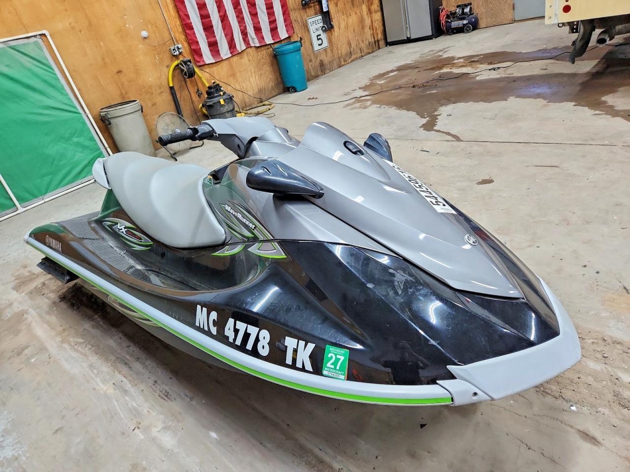 2011 Yam Wave Runner Vx110
