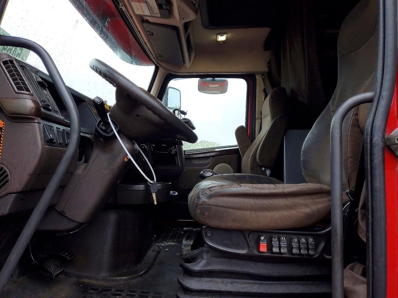 2016 VOLVO VNL