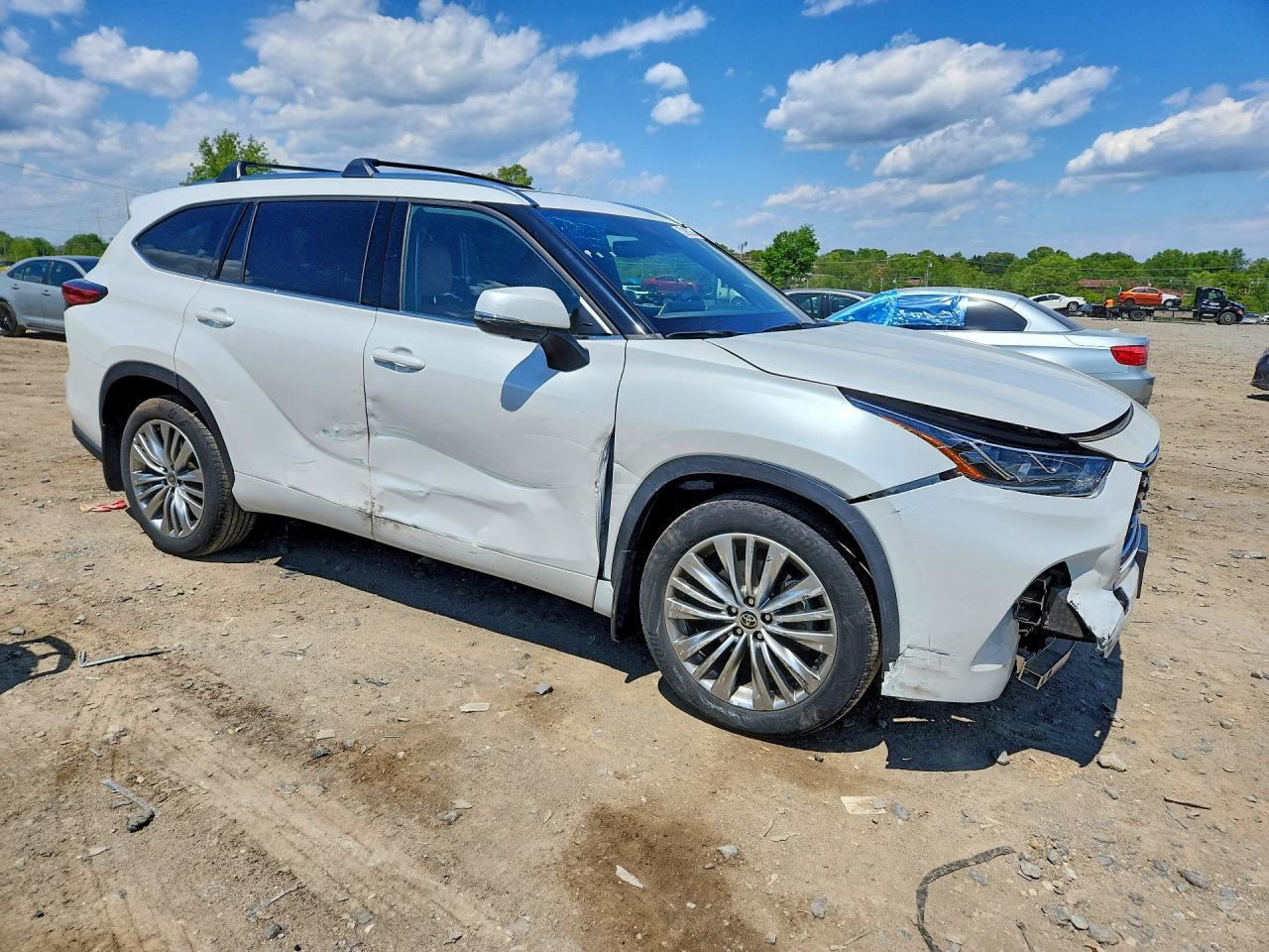 2022 TOYOTA HIGHLANDER