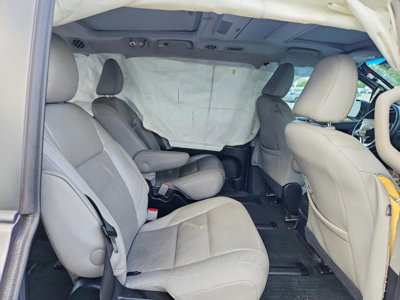 2016 TOYOTA SIENNA