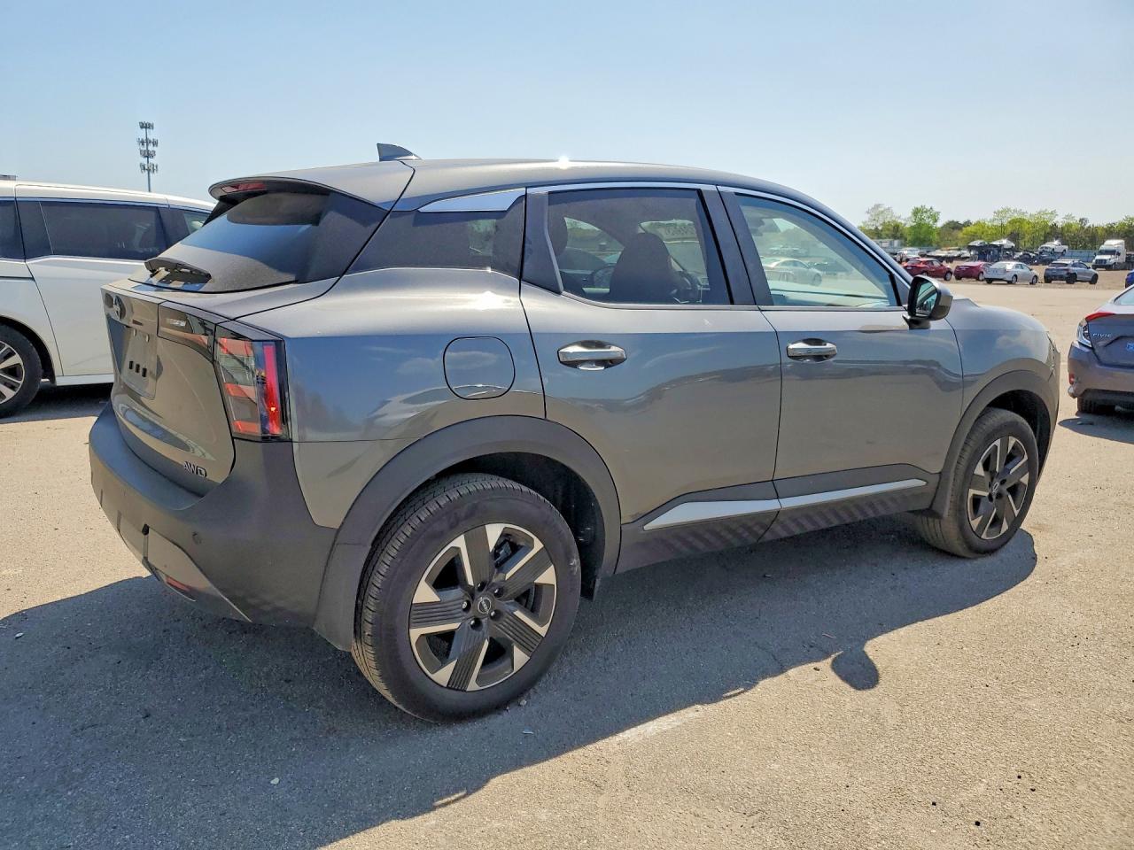 2025 NISSAN KICKS