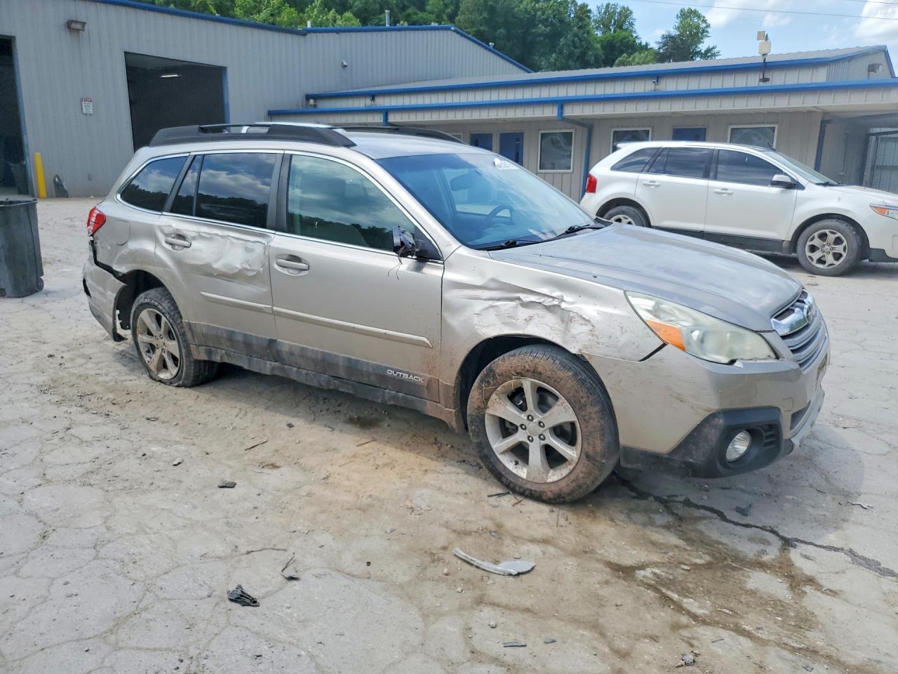 2014 SUBARU Outback