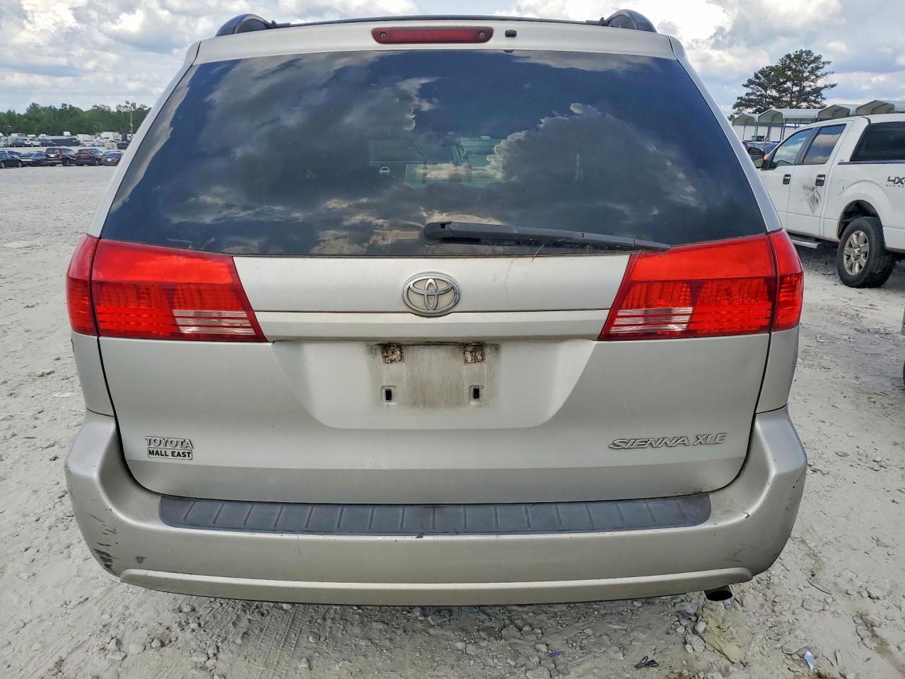 2004 TOYOTA SIENNA