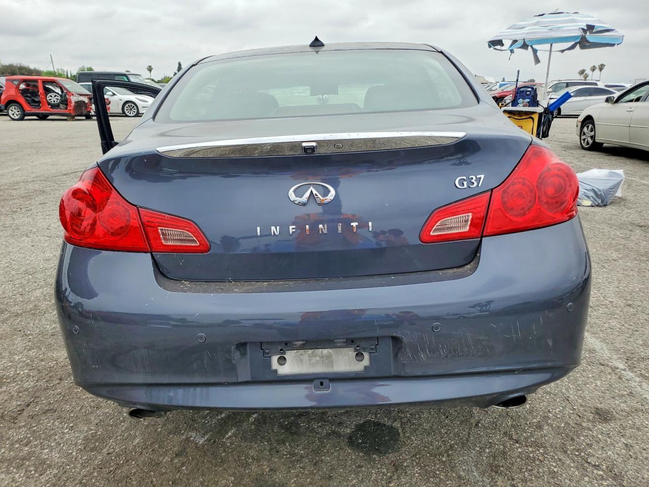 2012 INFINITI G37