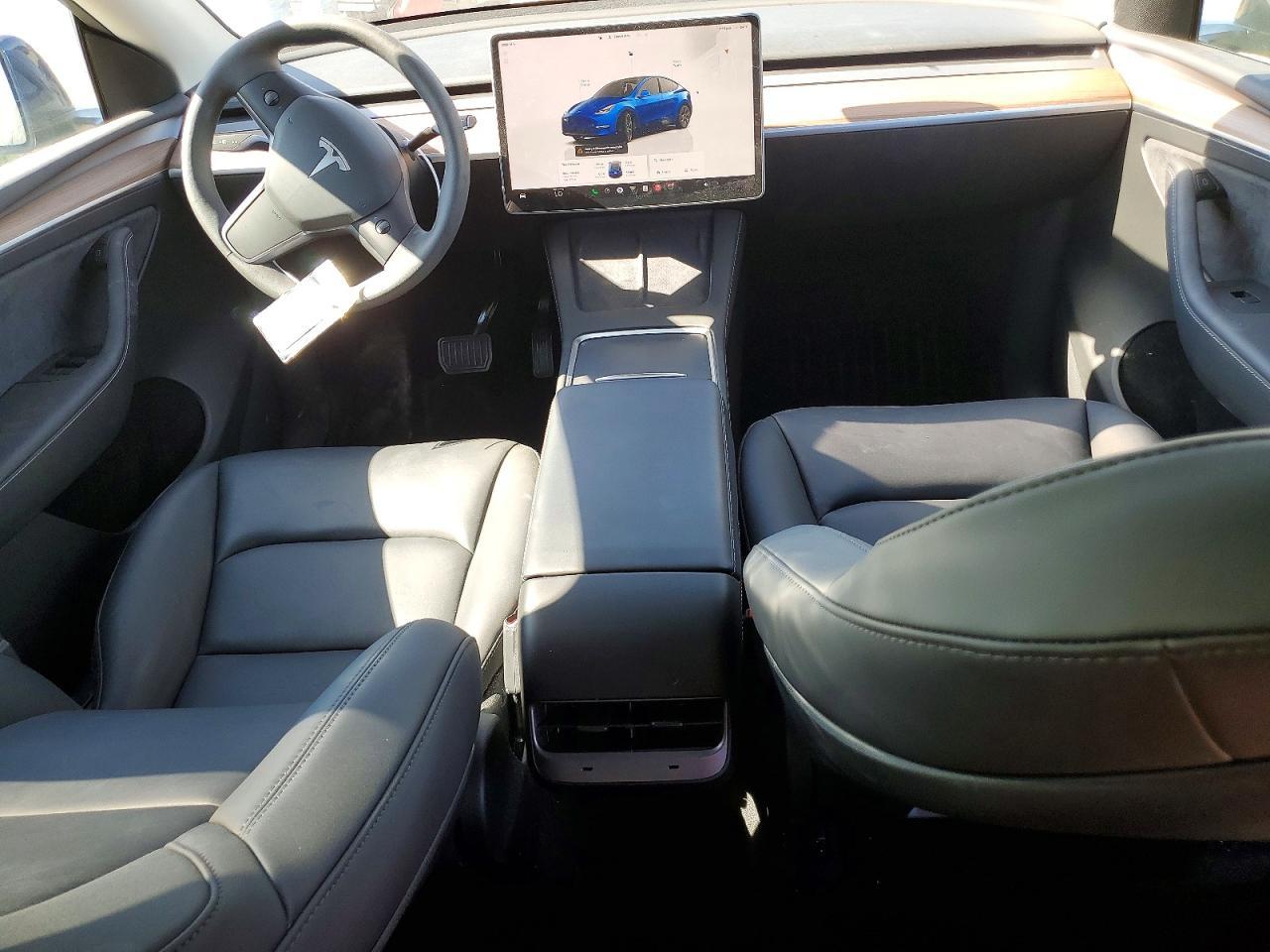 2025 TESLA MODEL Y