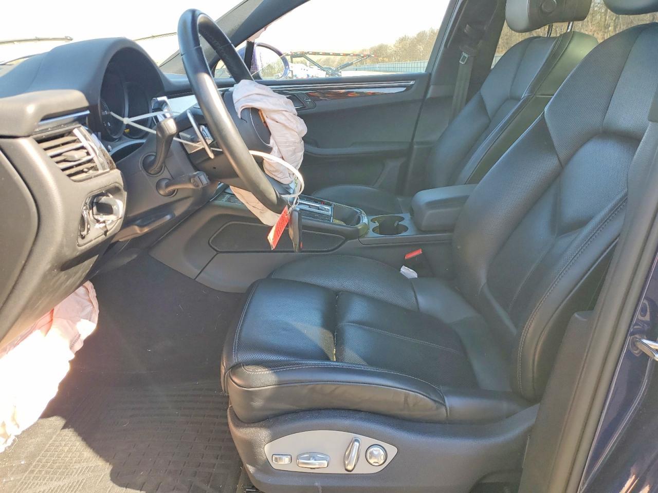 2023 PORSCHE Macan