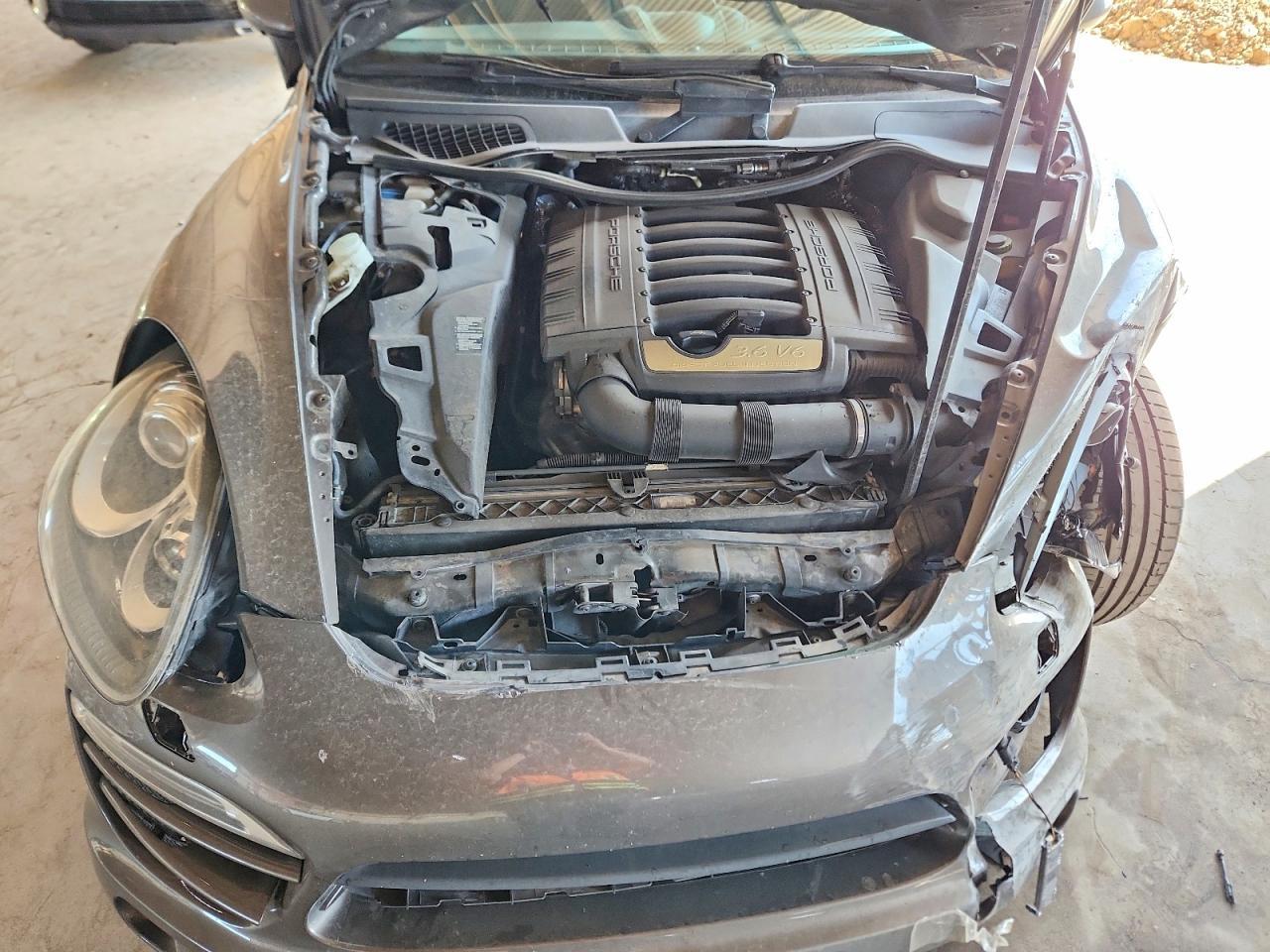 2012 PORSCHE CAYENNE