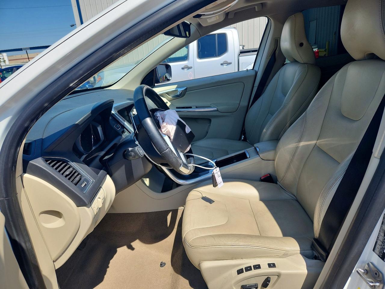2015 VOLVO XC60