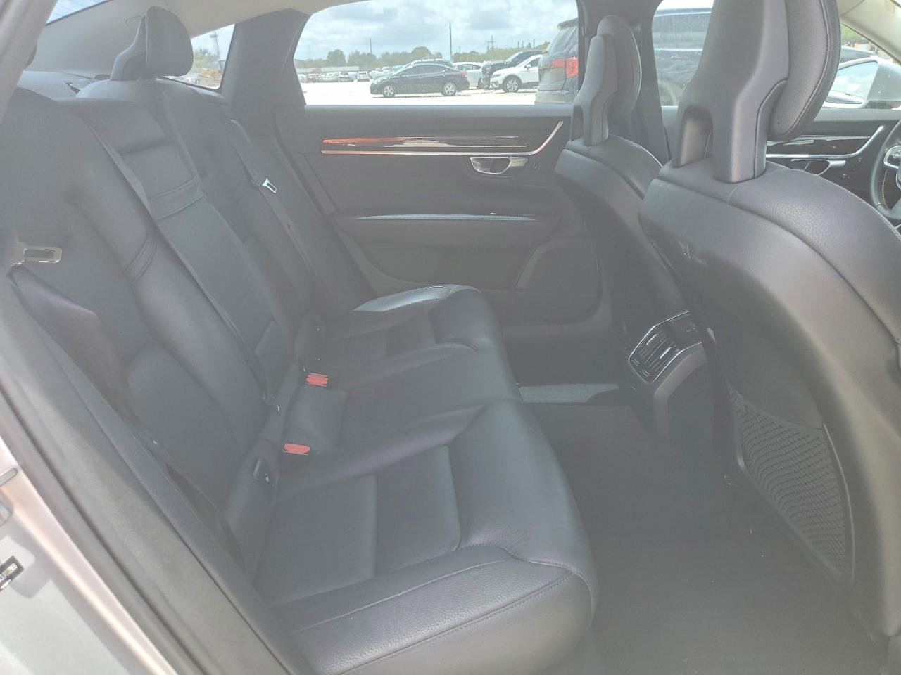 2018 VOLVO S90