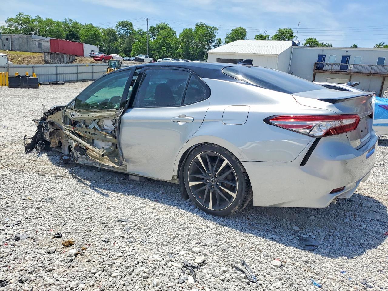 2018 TOYOTA CAMRY