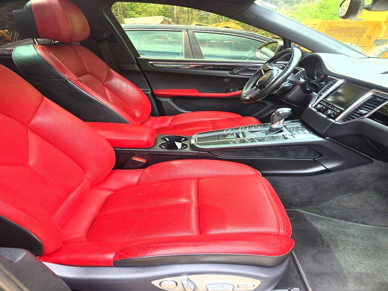 2015 PORSCHE Macan