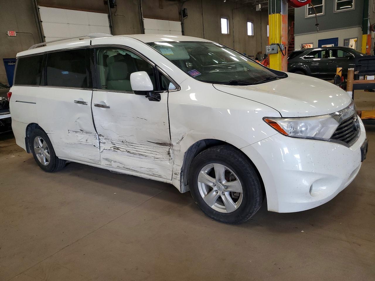 2016 NISSAN Quest