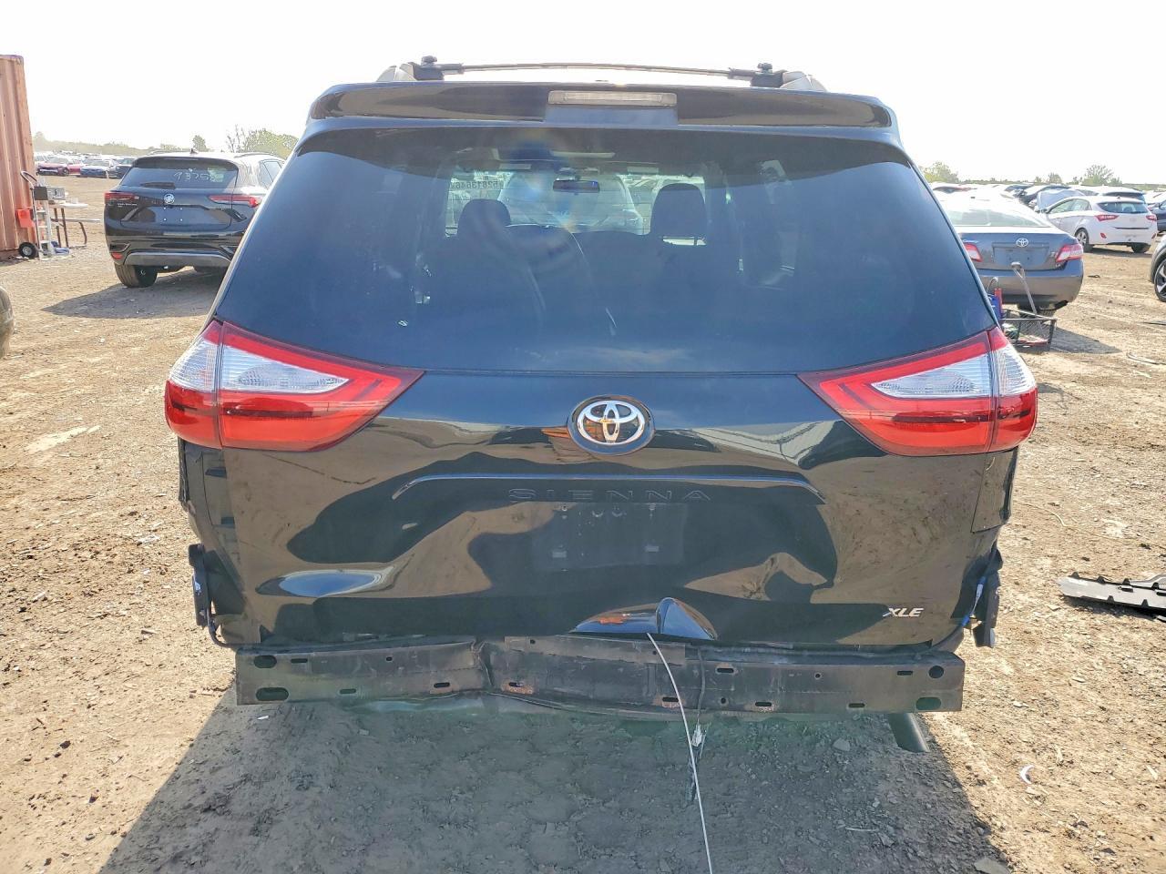 2017 TOYOTA SIENNA