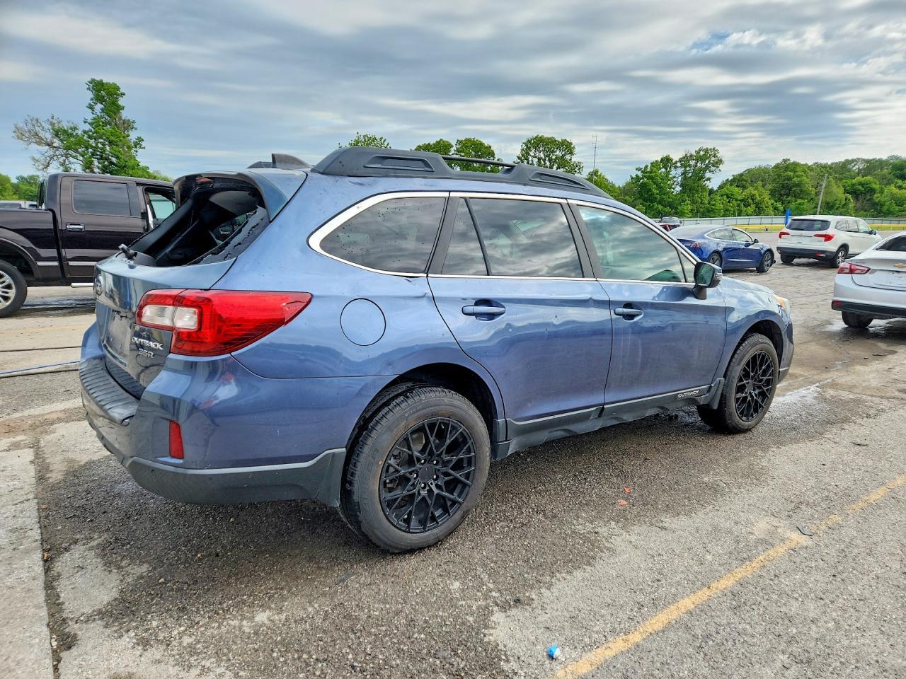2017 SUBARU Outback