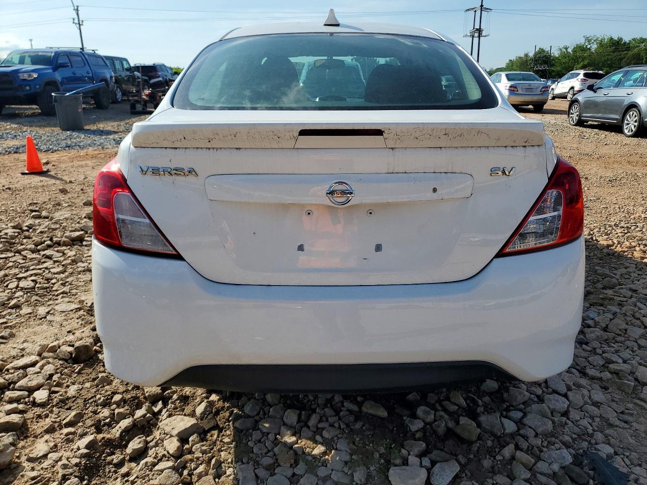 2018 NISSAN VERSA