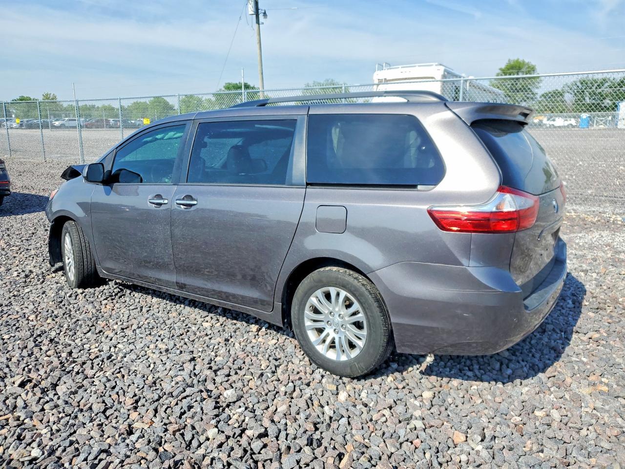 2017 TOYOTA SIENNA