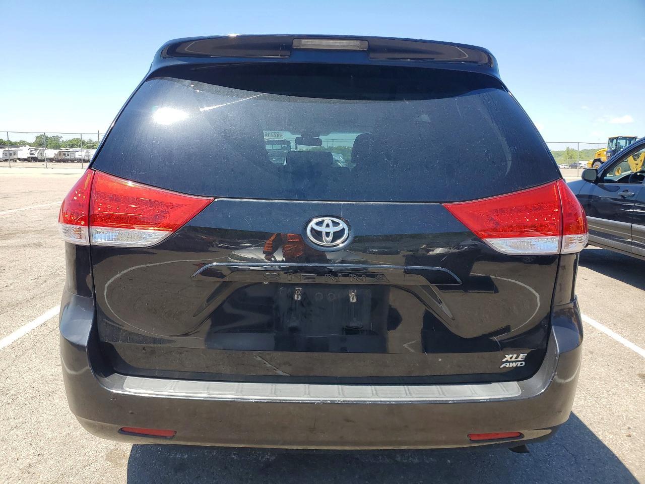 2012 TOYOTA SIENNA