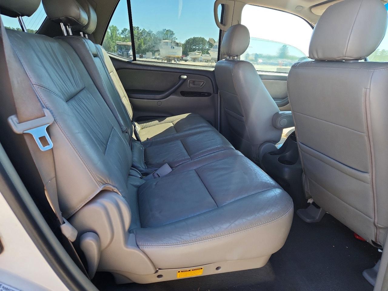 2005 TOYOTA Sequoia