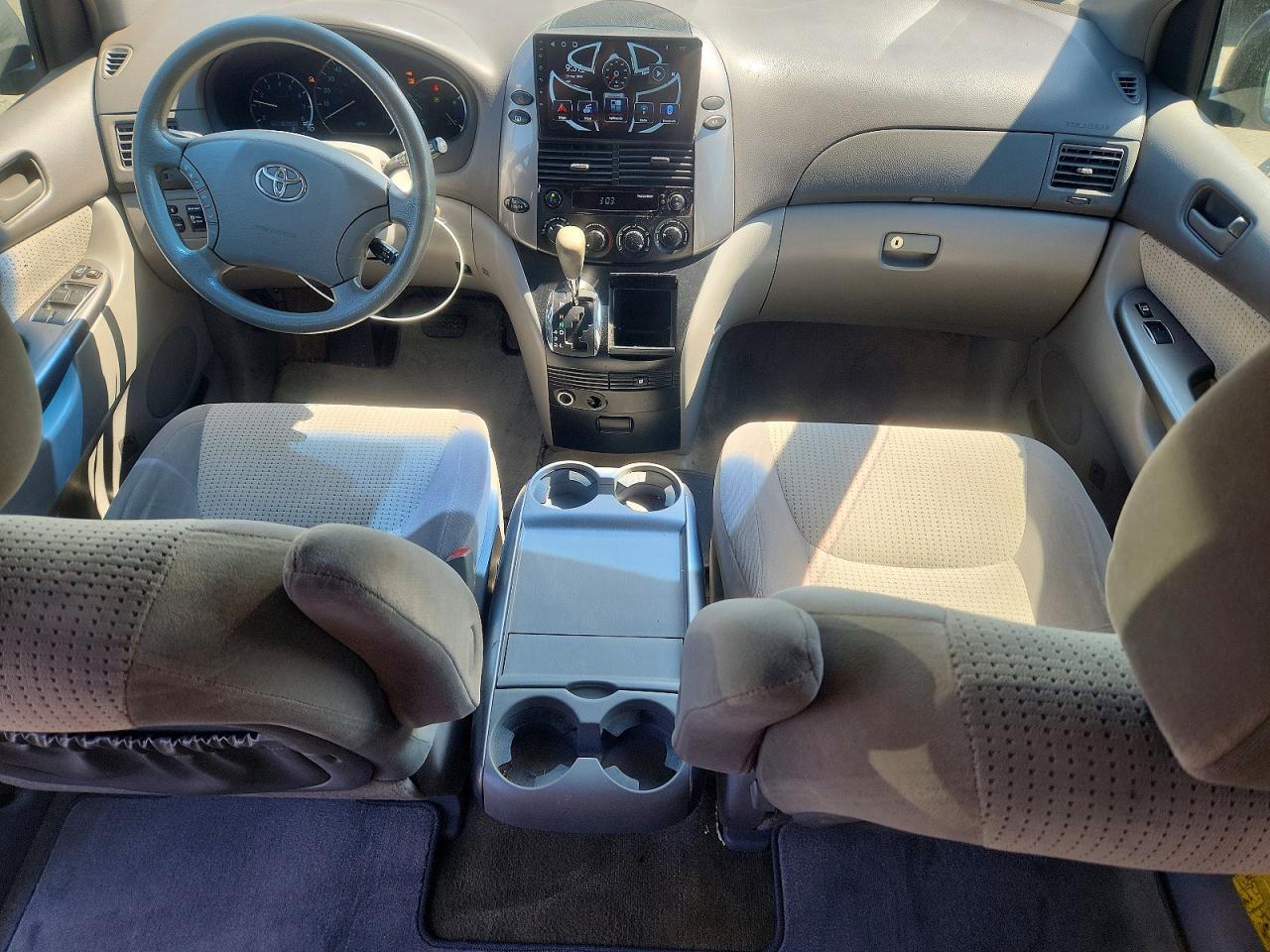 2009 TOYOTA SIENNA