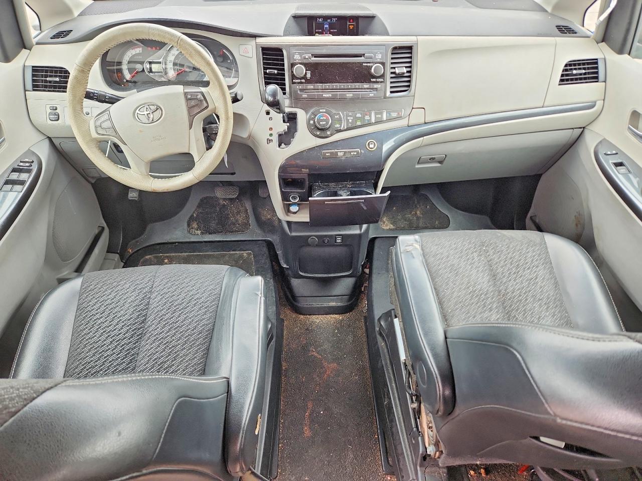 2012 TOYOTA SIENNA
