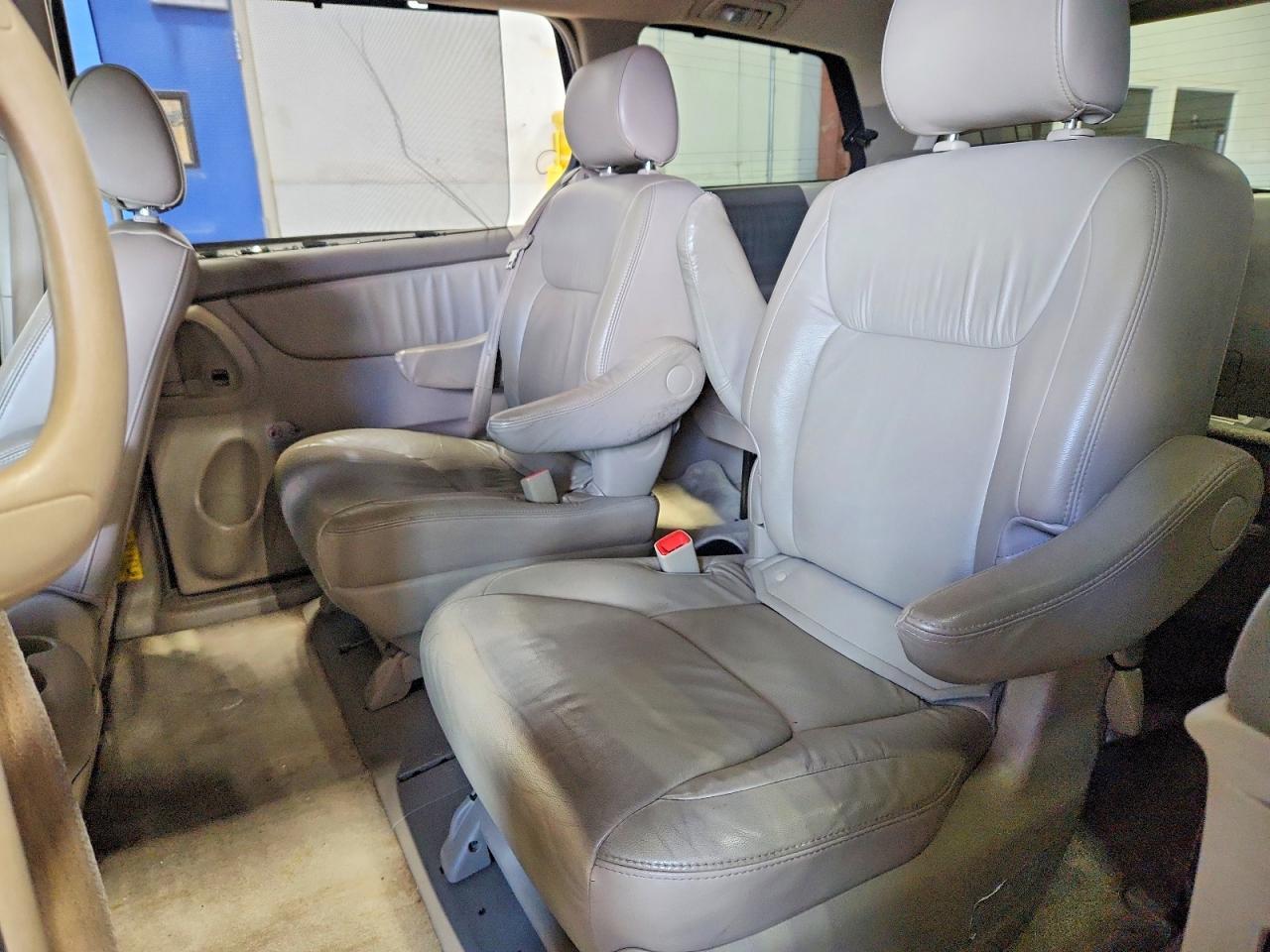2008 TOYOTA SIENNA