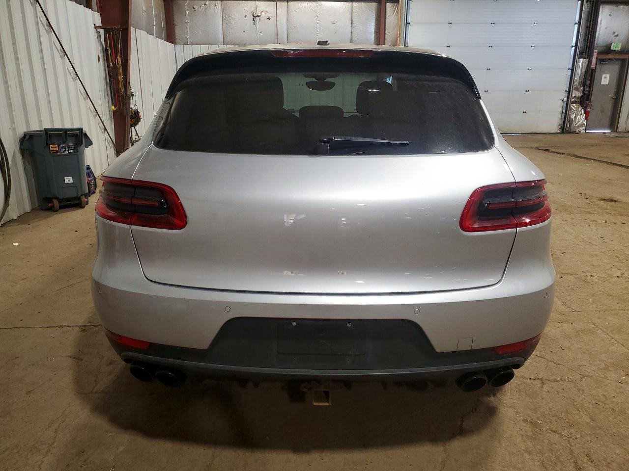 2015 PORSCHE Macan