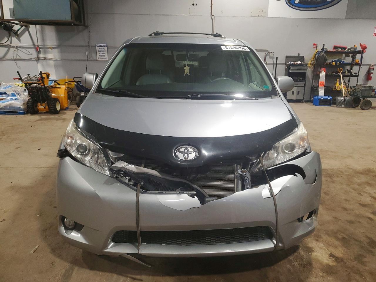 2014 TOYOTA SIENNA