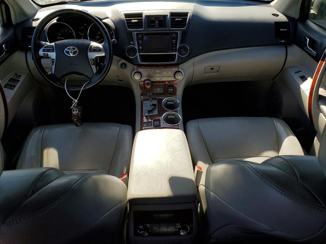 2013 TOYOTA HIGHLANDER