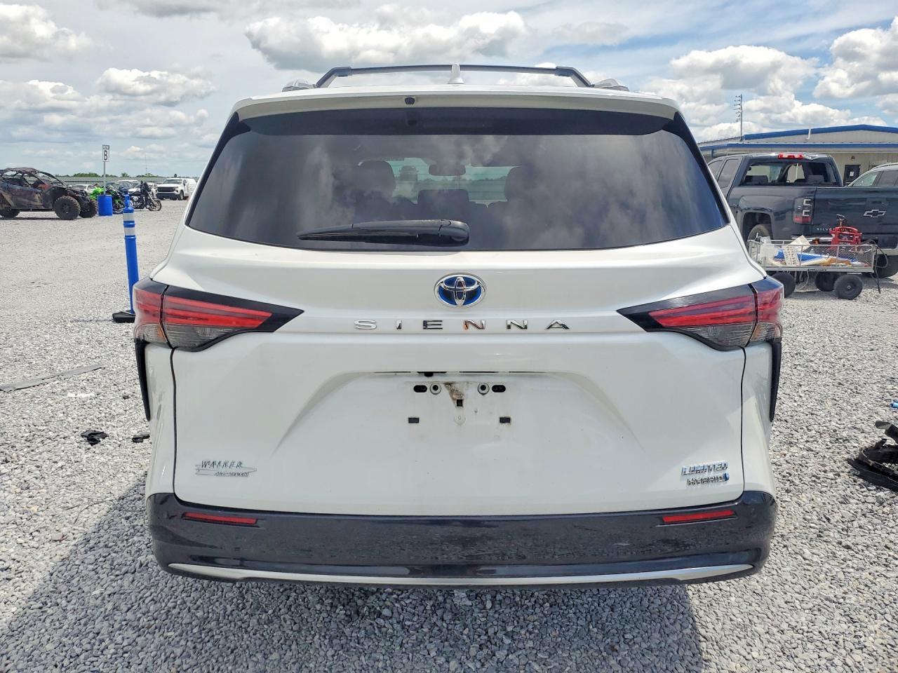 2022 TOYOTA SIENNA