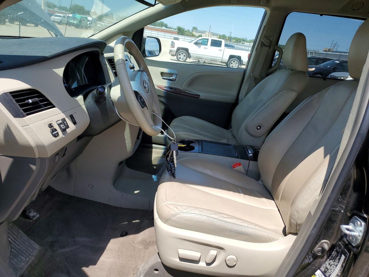 2014 TOYOTA SIENNA