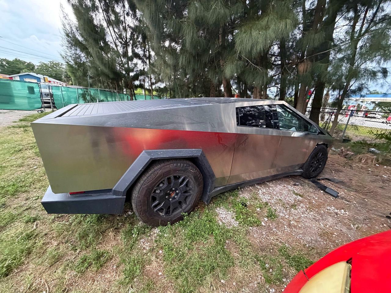 2024 TESLA Cybertruck