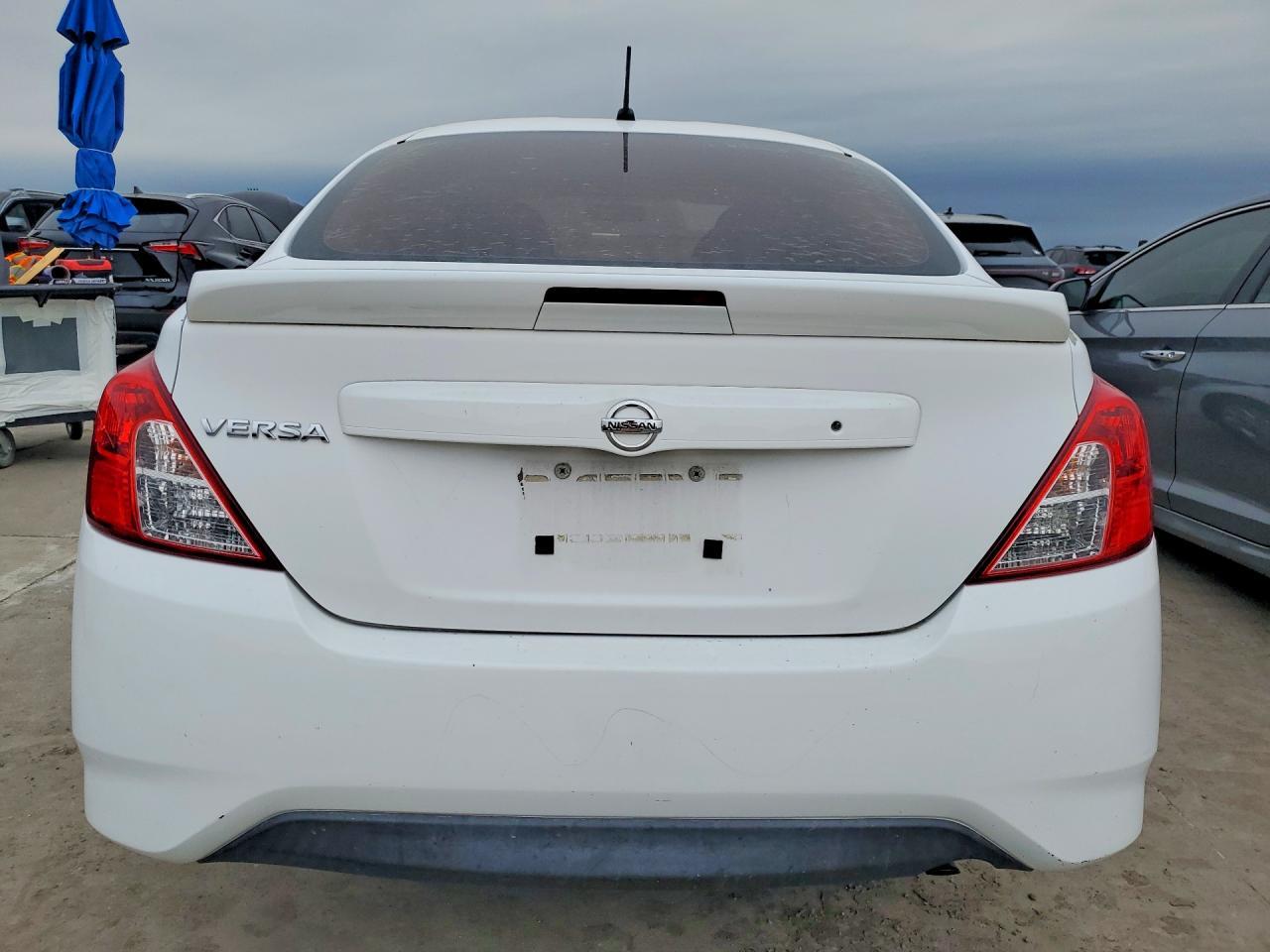 2017 NISSAN VERSA