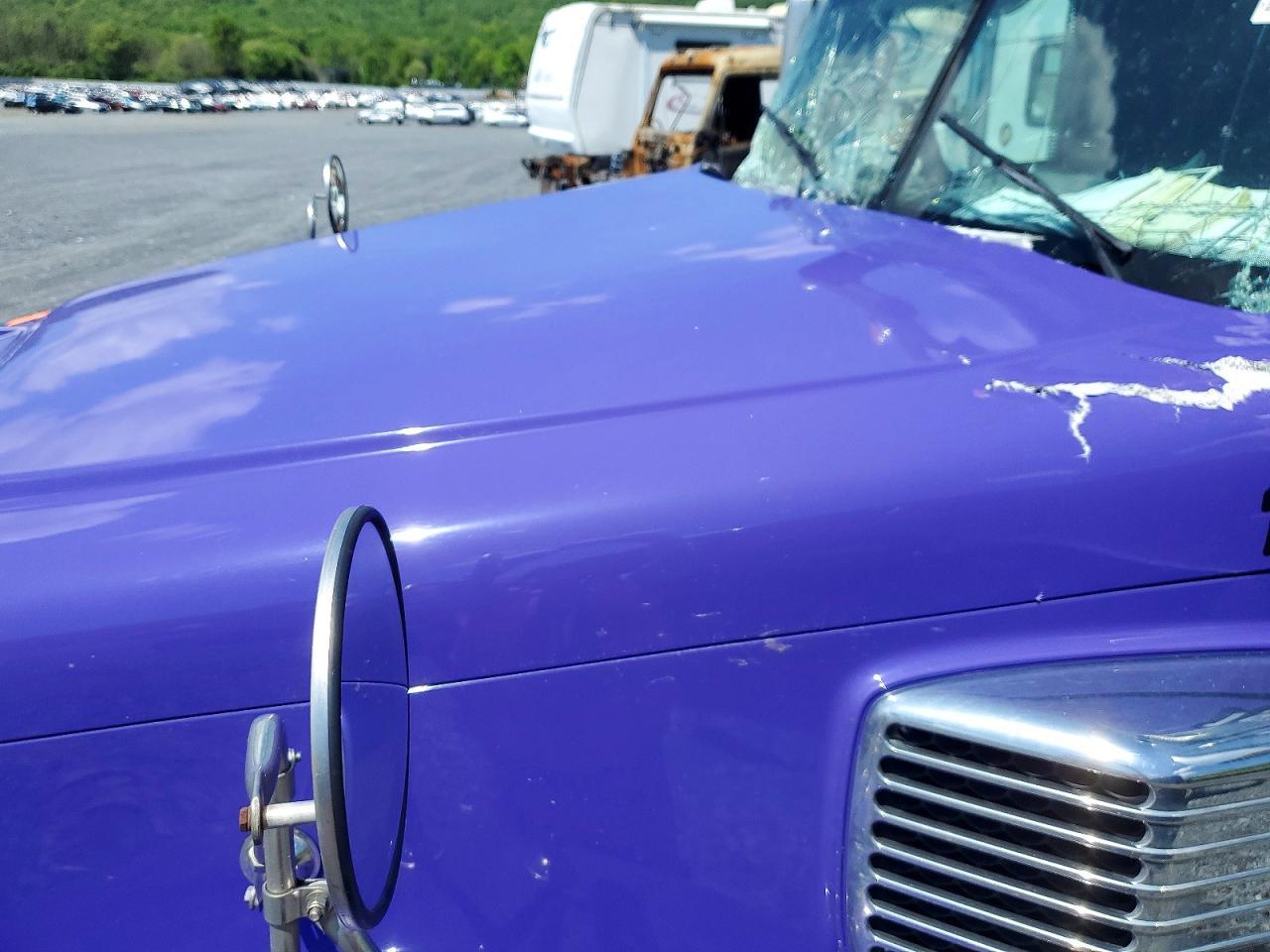 2016 FREIGHTLINER Coronado
