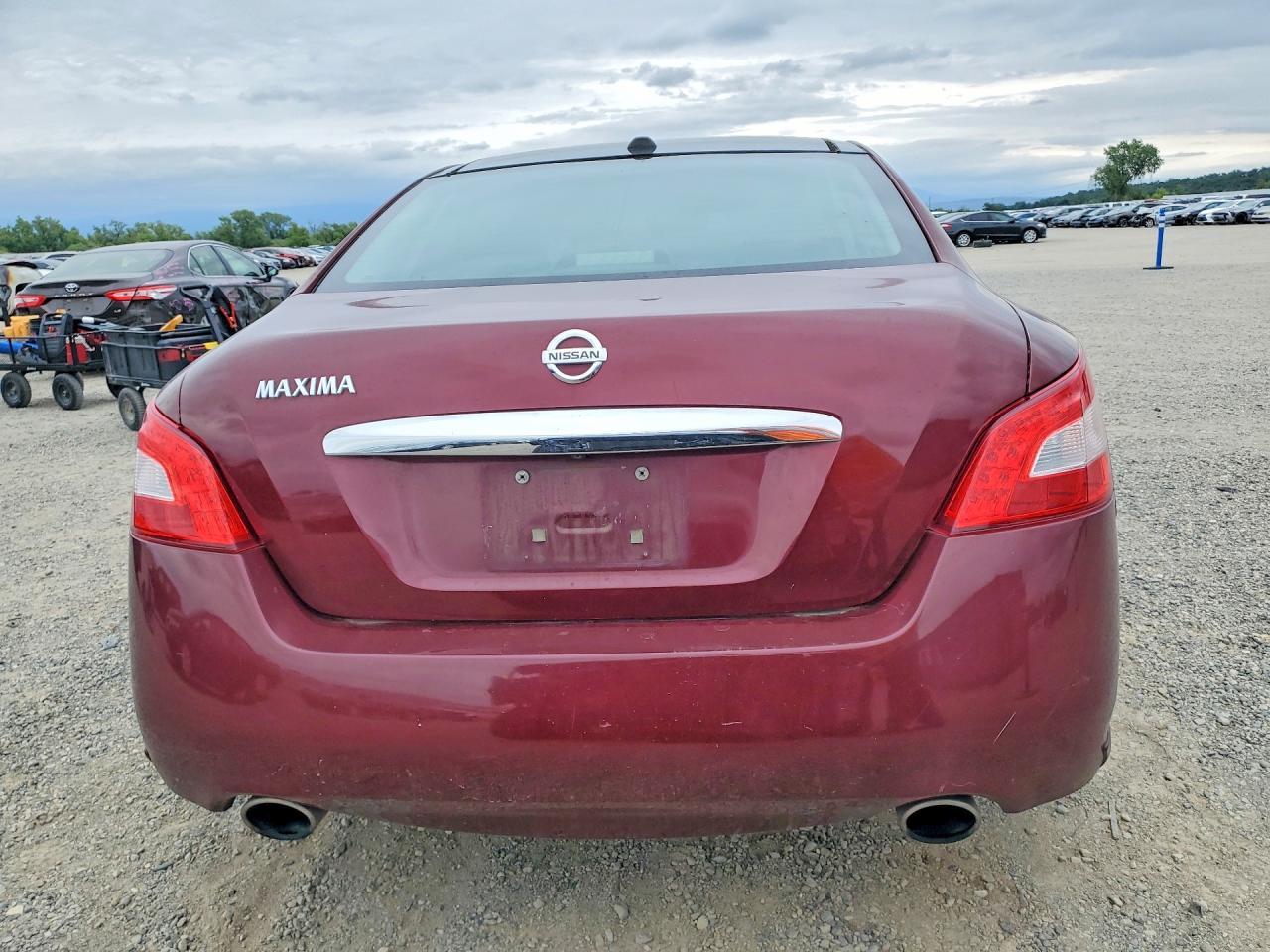 2011 NISSAN Maxima