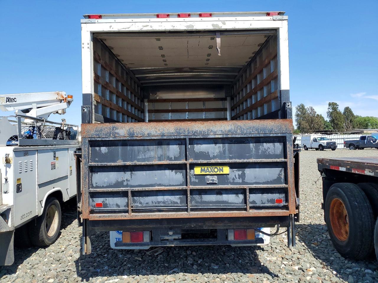 2009 ISUZU NPR