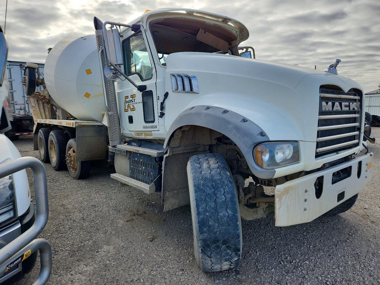 2017 MACK GRANITE