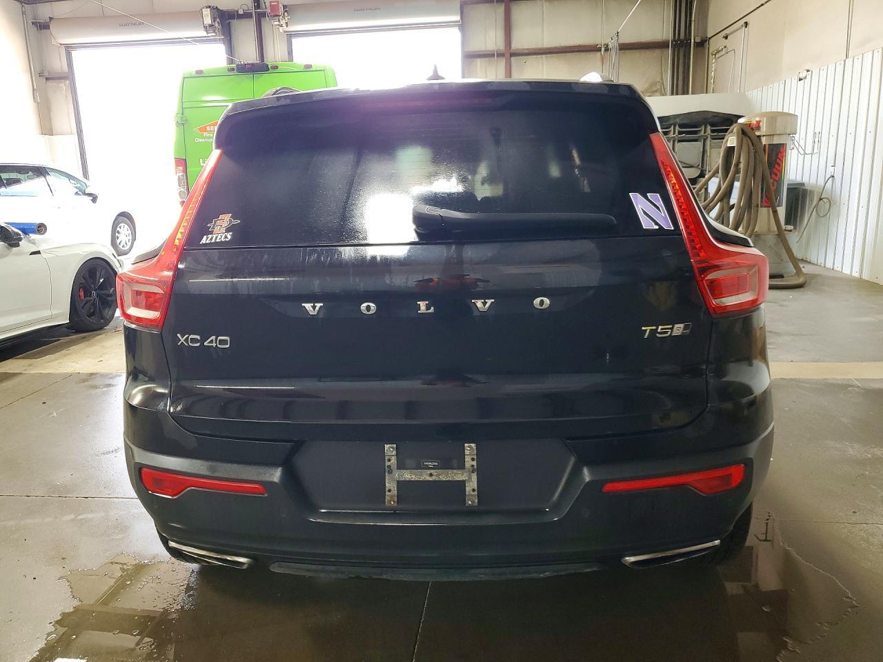 2020 VOLVO XC40