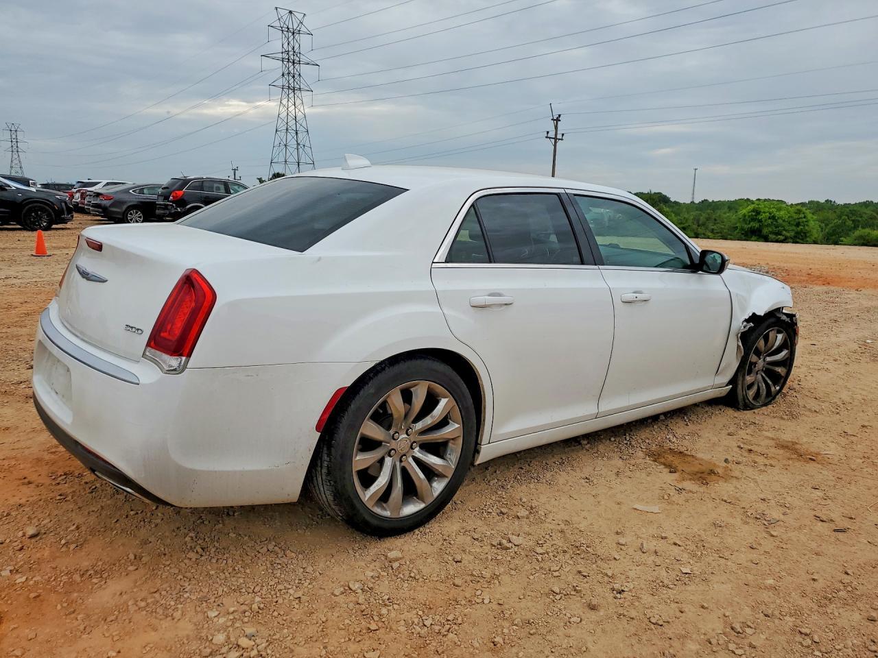 2019 CHRYSLER 300