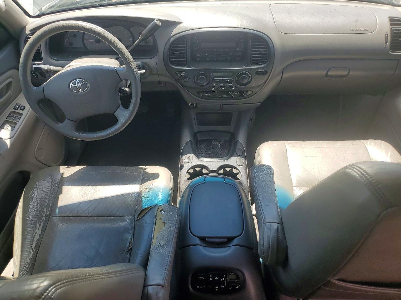 2004 TOYOTA Sequoia