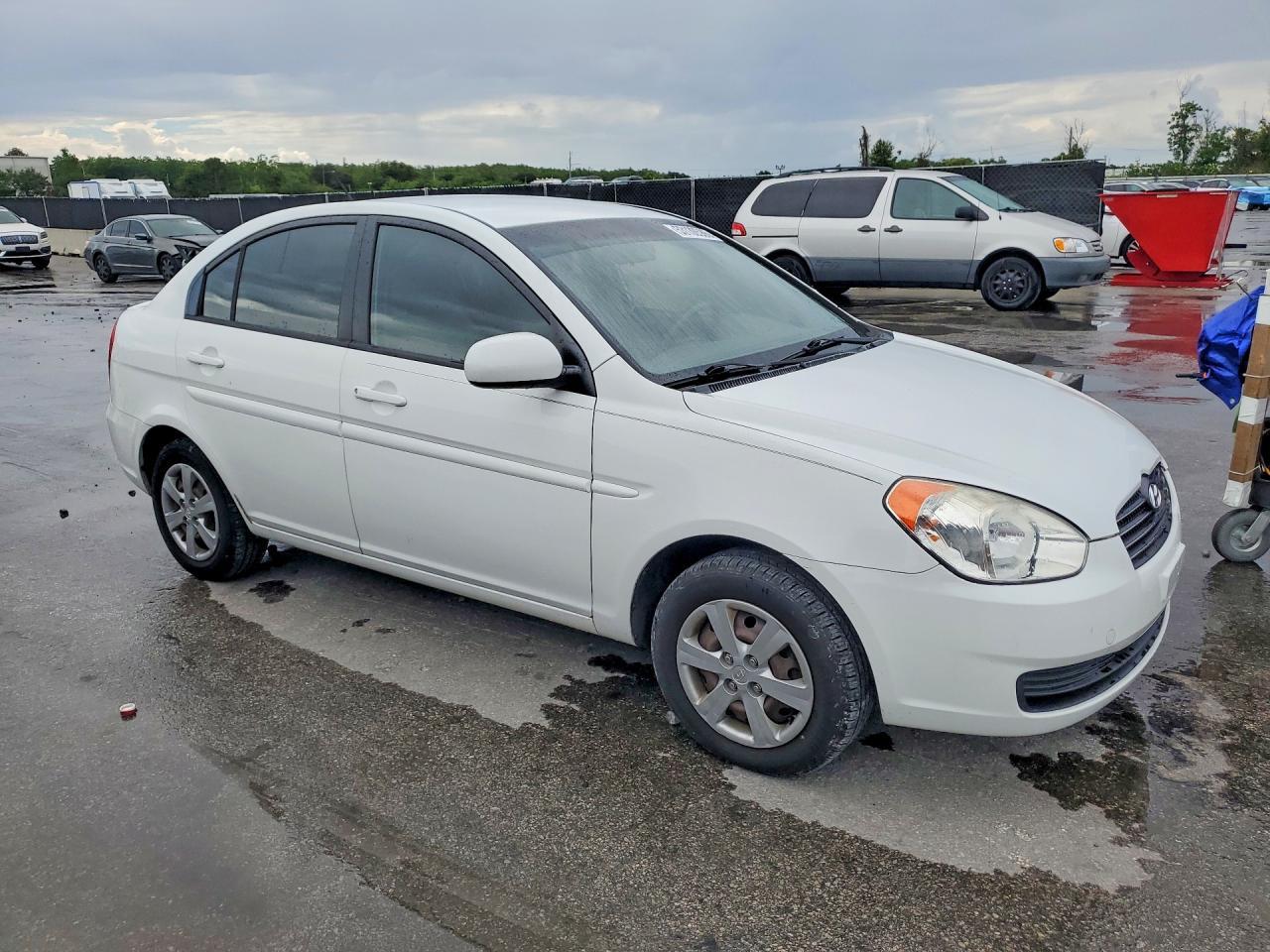 2011 HYUNDAI ACCENT